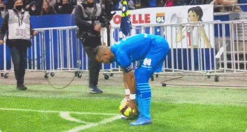 身价6000万!TA：23岁安德森是曼联中场引援首选，但森林冬窗不卖（TA：曼联中场头号目标为23岁安德森，身价6000万，森林冬窗拒售）