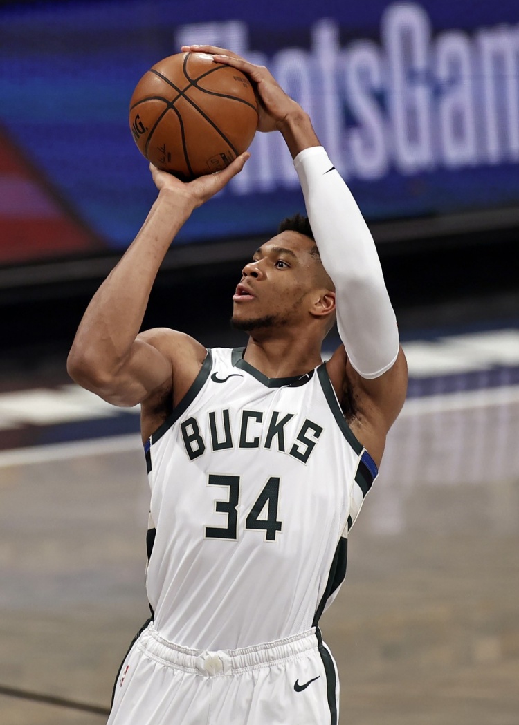 洛卡特利：作为队长我得承担责任，我们犯了一些不该犯的错误（洛卡特利：身为队长必须担责，我们犯下了不该有的失误）