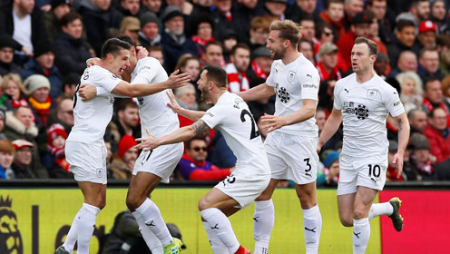 天空：曼联1月不会积极出售齐尔克泽，最近他发挥了一些作用（天空体育：曼联今冬不主动出售齐尔克泽，近期表现已有所贡献）