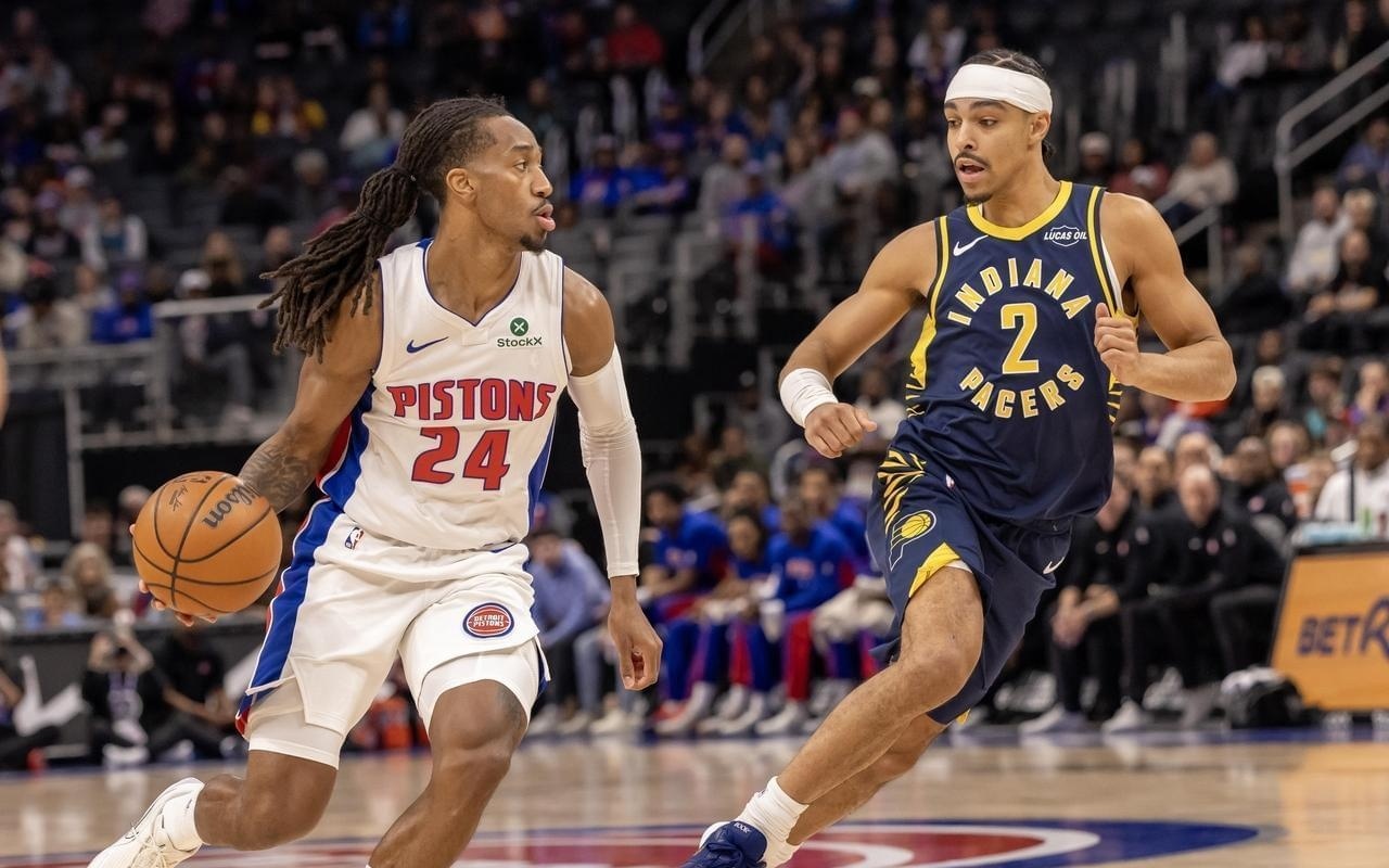 莱万过去15次首发出战法兰克福斩15球，曾两次上演帽子戏法（莱万近15次首发对阵法兰克福打入15球，两度完成帽子戏法）