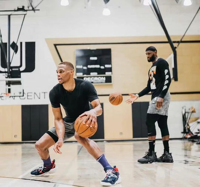 凯恩：如果我们想成功贝林至关重要；让福登明确位置是件好事（凯恩：若想成功，贝林厄姆不可或缺；明确福登位置是好事）