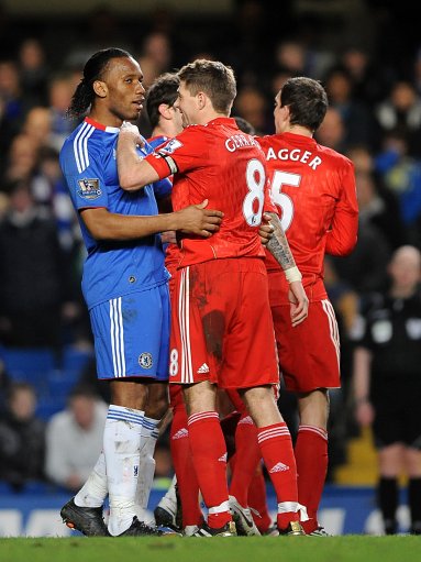 20岁新星独自撑起AC米兰左路走廊：力压S2，英超球会争相抢购他（20岁妖星一肩挑AC米兰左路，压过S2成焦点，英超豪门竞相报价）