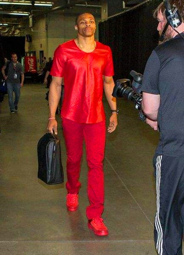 澳超战报：科斯格罗夫双响，九人奥克兰FC2-1惠灵顿凤凰（澳超速递：科斯格罗夫梅开二度，9人奥克兰FC2比1力克惠灵顿凤凰）