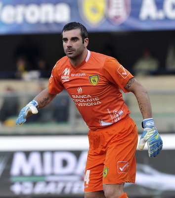 斯基拉：尤文将给伊尔迪兹500-550万年薪，加与欧冠挂钩奖金（斯基拉：尤文拟向伊尔迪兹提供500-550万年薪，含与欧冠挂钩的奖金）