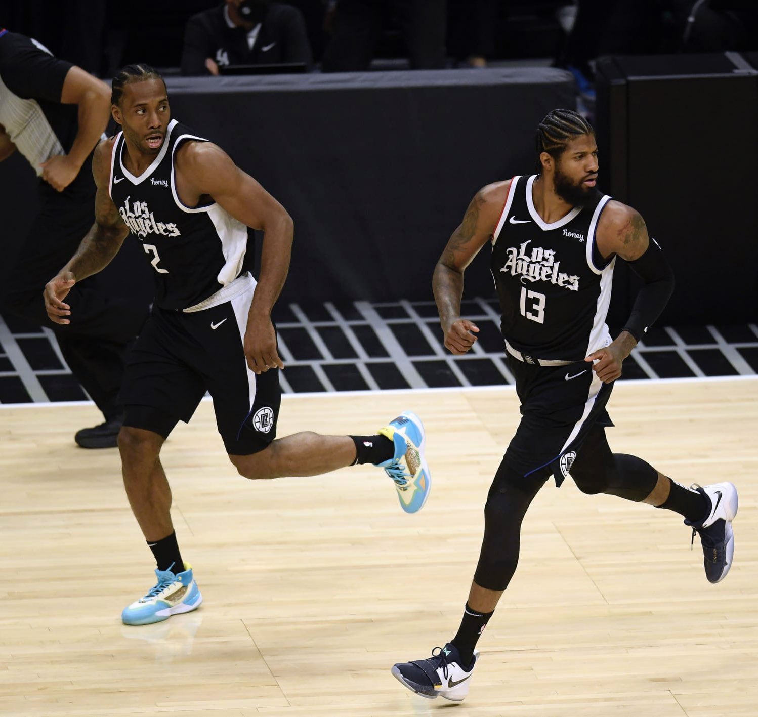 B席达成欧冠百场里程碑，成葡萄牙球员第四人（B席欧冠百场达成，跻身葡萄牙第4人）