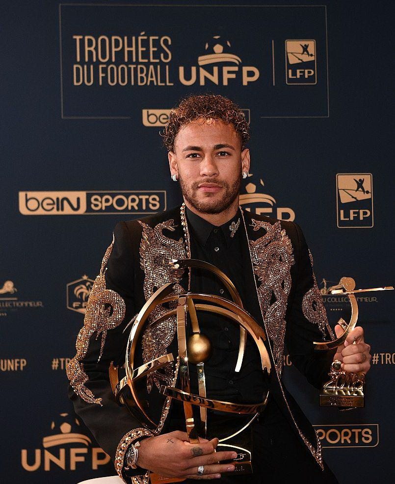 米体：维卡里奥因被自家球迷嘘而失望，考虑加盟国际米兰（米体：遭主队球迷嘘声打击，维卡里奥失望并考虑转投国际米兰）